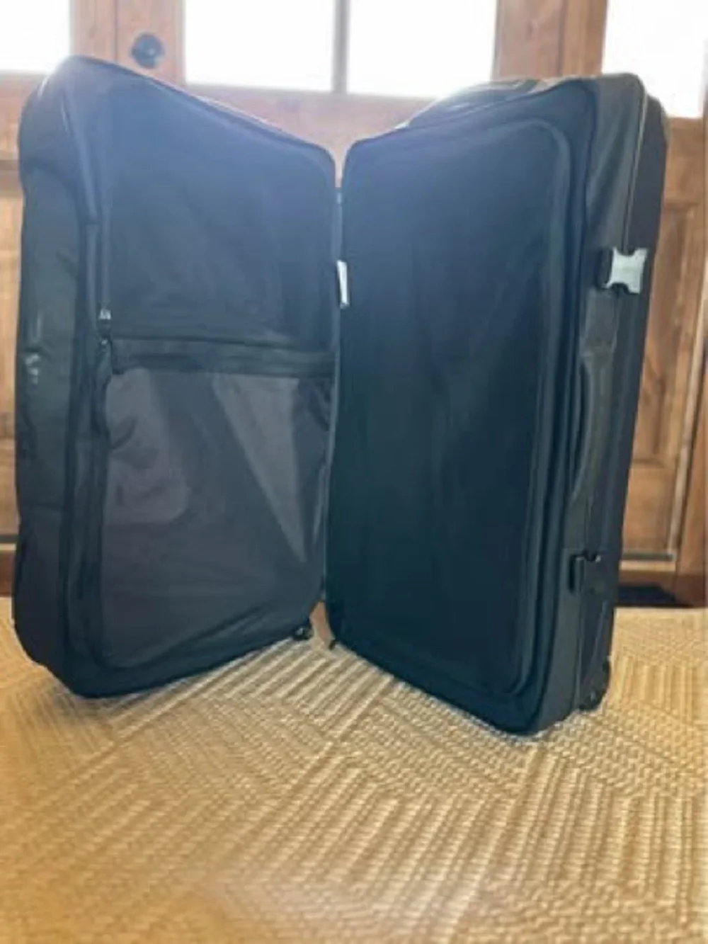 Dakine Black Split Roller Travel Bag